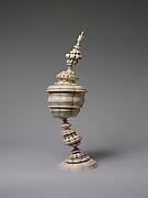 Standing cup