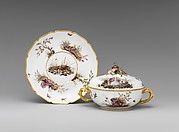 Broth bowl with cover and stand (Écuelle ronde et plateau rond)