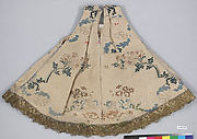 Dress for a statuette