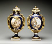 Vase (Vase à panneaux or à perles) (one of a pair)