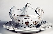 Sauceboat with cover and tray