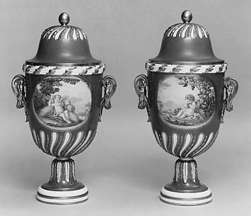 Vase with cover (Vase feuille de laurier) (one of a pair)