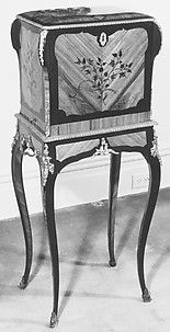 Jewel coffer on a stand