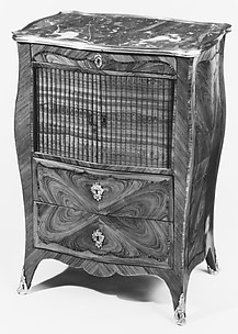 Bombé-sided commode (Table de Chevet)