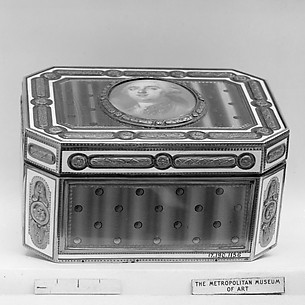 Snuffbox