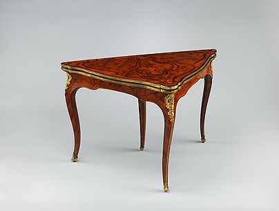 Folding card table (Table de jeu brisée en angle)