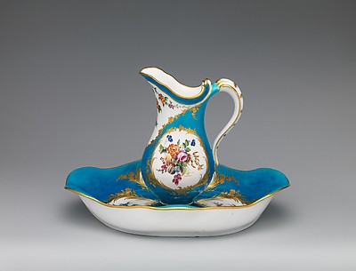 Ewer and basin (Pot à la Romaine uni et jatte ovale)