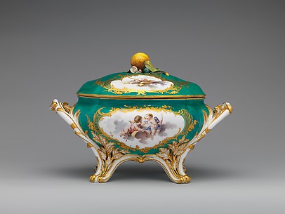 Tureen with cover (Terrine du roi)