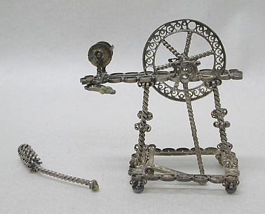 Miniature spinning wheel
