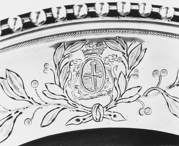 Vegetable dish with cover and tray