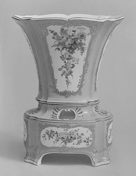 Vase (Vase hollandois nouveau ovale) (one of a set)