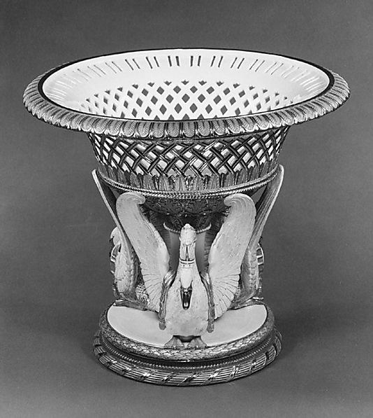 Fruit or flower basket (Corbeille aux cygnes)