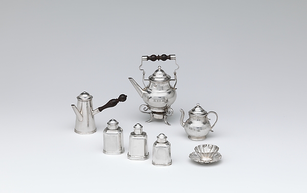 Miniature coffeepot with cover