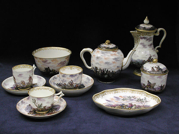 Saucer (part of a service)