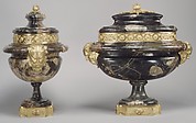 Pair of urns with covers