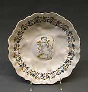 Dish on a foot