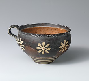 Reproduction of a rounded cup