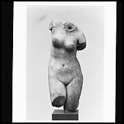 Marble statuette of Aphrodite Anadyomene (rising)