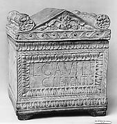 Marble cinerary chest with lid