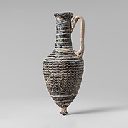 Glass amphoriskos (perfume bottle)