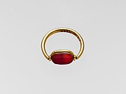 Gold ring with carnelian ring stone