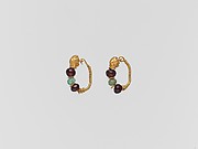Gold earring with woman's head and beryl and garnet beads