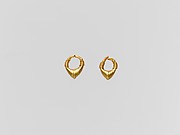 Gold chevron-shaped earring