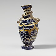 Glass amphoriskos (perfume bottle)