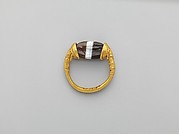 Gold and banded carnelian ring: on scarab bezel, a youth