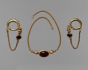 Gold, garnet and agate necklace
