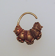Earring with lobes and rosettes