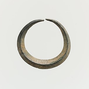 Bronze annular earring