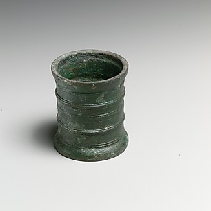 Bronze cylindrical cup