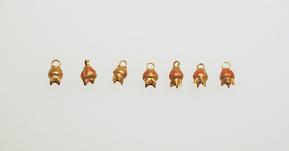 Bead with pomegranate