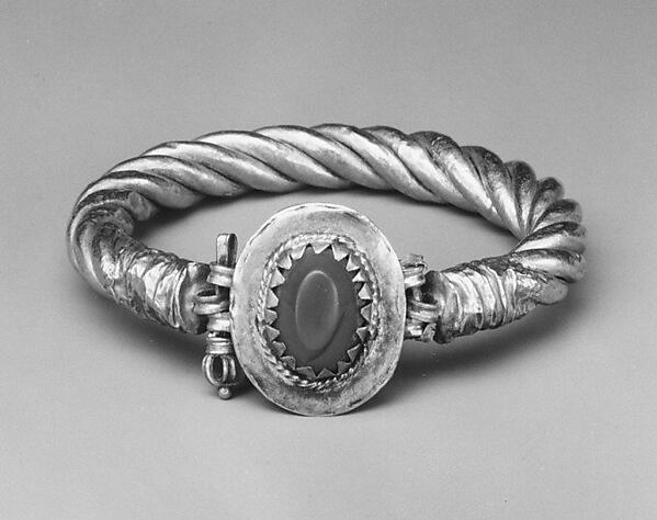 Gold bracelet with a carnelian stone