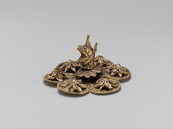 Gold rosette with the head of a griffin