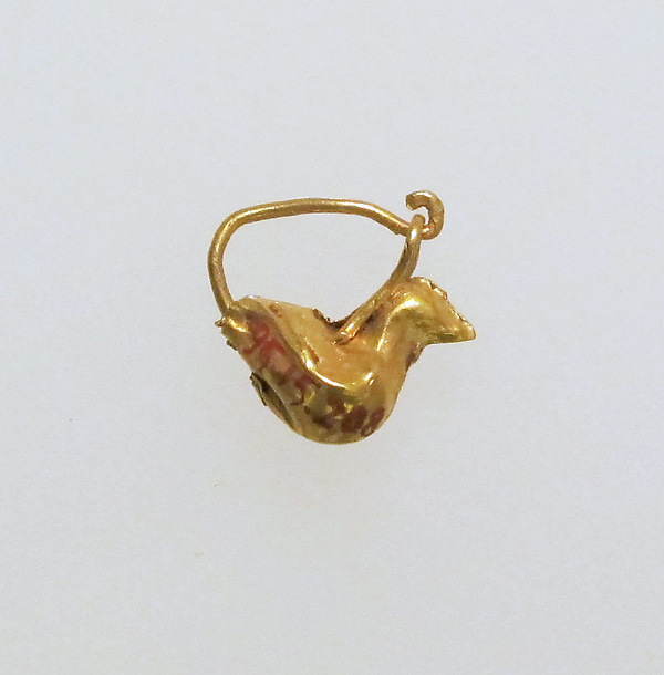 Earring with bird