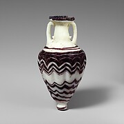 Glass amphoriskos (perfume bottle)
