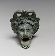 Bronze spout in the form of a lion's head