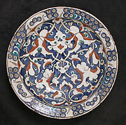 Dish with Split-leaf Palmette Design