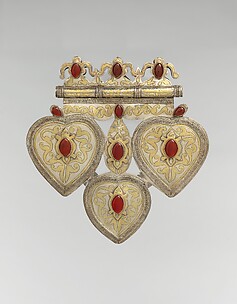 Triple cordiform pendant