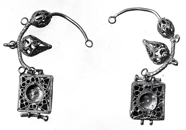 Earring