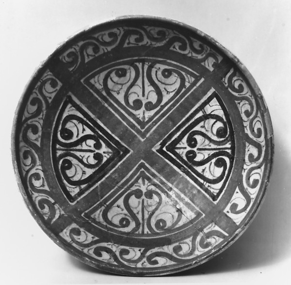 Bowl decorated in the 'Beveled Style'