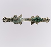 Equal-Arm Brooch