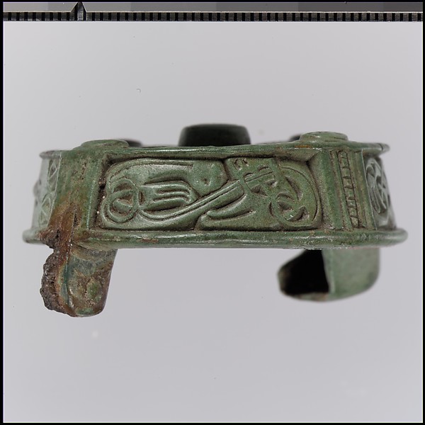 Round Box Brooch