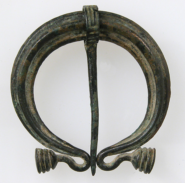 Pennanular or Omega Brooch