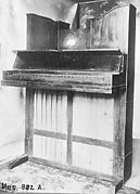 Upright Piano (Ditanaklasis)