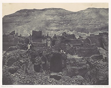Thebes. Médinet-Habou. Runes de la ville de Papa