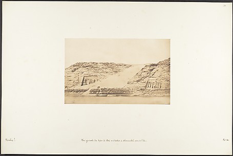 Vue générale des Spéos de Phré et d'Athor, à Abousembil, prise de l'île