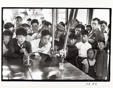 Industrial exposition: mechanical hand for handling radioactive objects, Peking